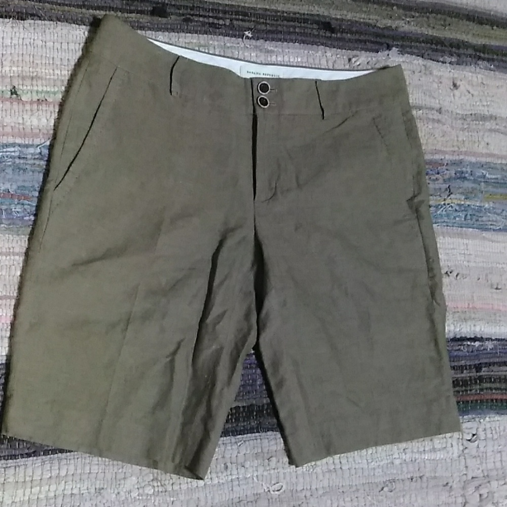 ⚡️Sz 6 Banana Republic Olive 10" Shorts